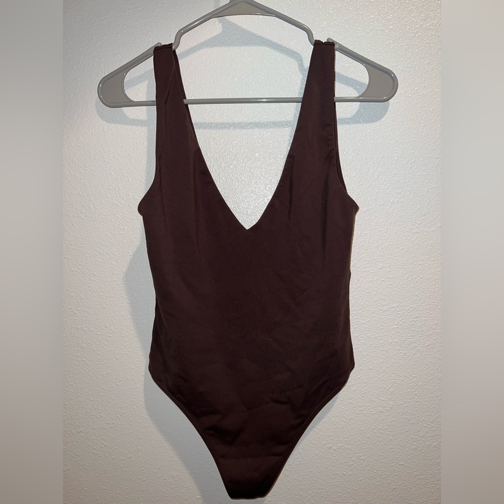 ARITIZA CONTOUR V- NECK BODY SUIT